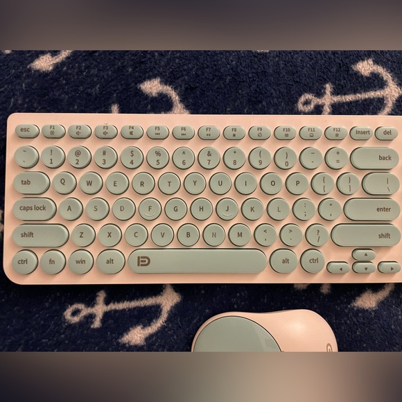 Wireless keyboard with mouse. EUC - Picture 2 of 7